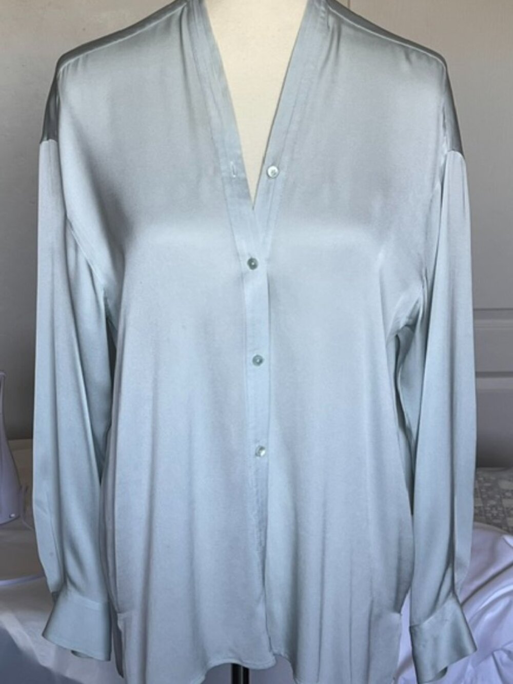 Vince Silk Oversized No Collar Button Long Sleeve Top Sz M EUC